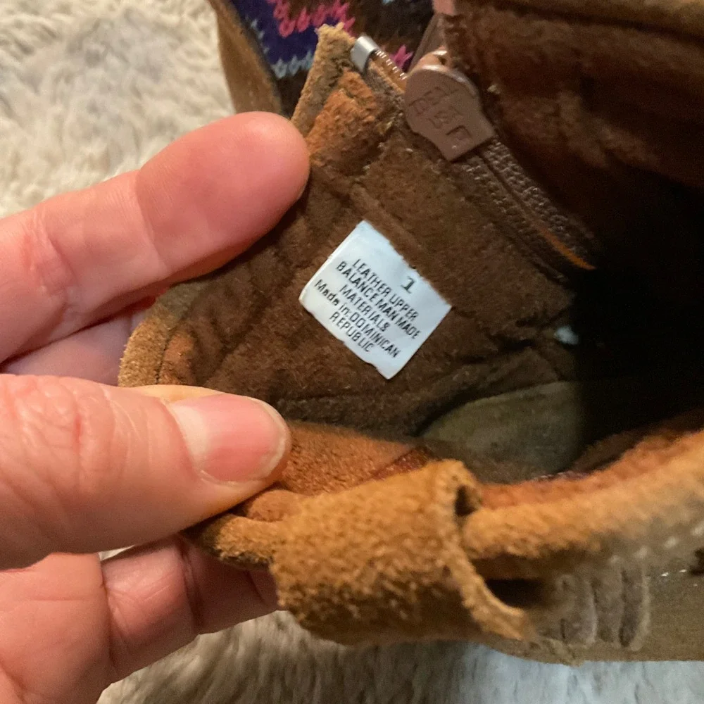 Minnetonka‎ Aspen Size 1 Bootie Leather Kids Ankle Brown Suede Kids